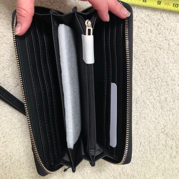 Authentic Guess Black leather clutch / wristlet - Picture 3 of 6